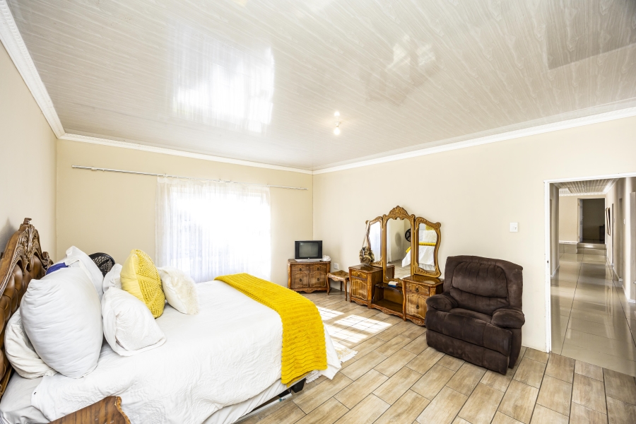 5 Bedroom Property for Sale in Summerpride Eastern Cape